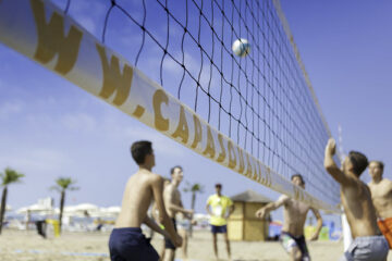 Strandvolleyball auf dem Campingplatz