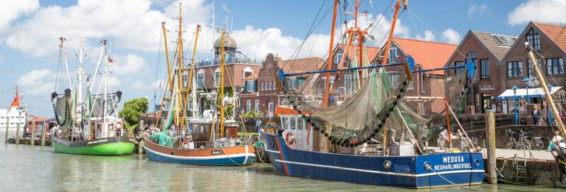 Kutter im Hafen von Neuharlingersiel