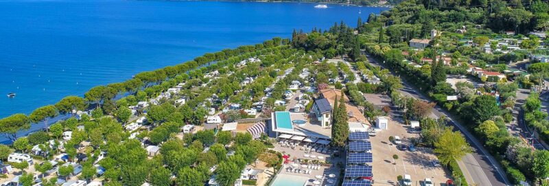 Vogelblick auf das Gelände von La Rocca Camping Village