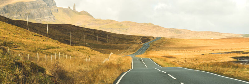 Leerer Highway in Schottland, Isle of Skye