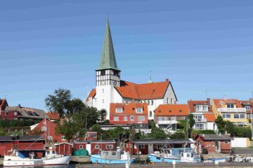 Fischerboote im Hafen der kleinen Stadt Rønne auf der dänischen Insel Bornholm in der Ostsee