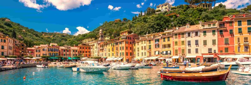 der Blick auf den Hafen in Ligurien, Italien