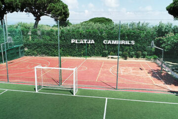 Camping-Playa-Cambrils-Don-Camilo----Sportplatz-auf-dem-Campingplatz-mit-Basketball-und-Fussball