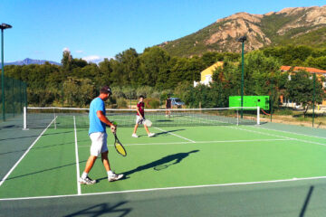 Camping Sagone. Tennisplatz auf dem Campingplatz