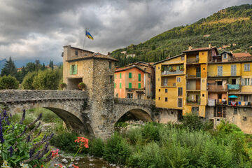 Sospel-die-mittelalterliche-Stadt-in-der-Naehe-von-Italien-in-der-Provence-Frankreich