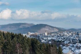 Winterberg: Bobbahn der Veltins-Eisarena wird zur Wasserrutsche
