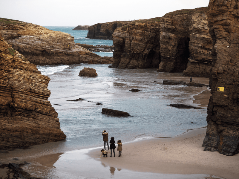 Strand Las Catedrales, Ribadeo, Galicien, Spanien