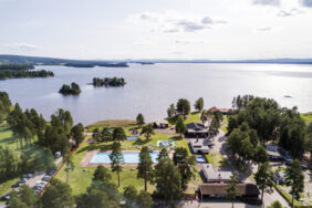 Dalarna mit seiner berühmten Falu-Gruva, aus der die berühmte rote Farbe stammt, den Dalarna-Pferden und der Heimat vieler Elche ist die perfekte Kombination aus Kultur und Natur für Schweden-Urlauber.