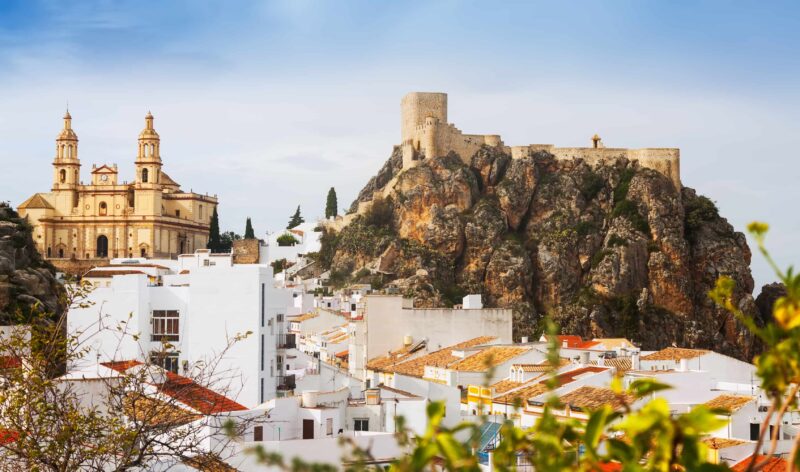 Kirche und Schloss in Olvera. Provinz Cadiz