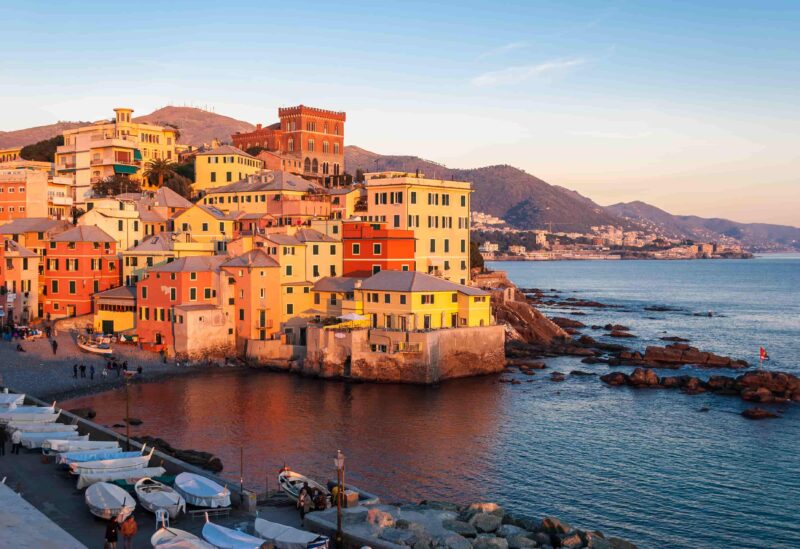 Boccadasse, ein kleiner Seebezirk von Genua, während der goldenen Stunde