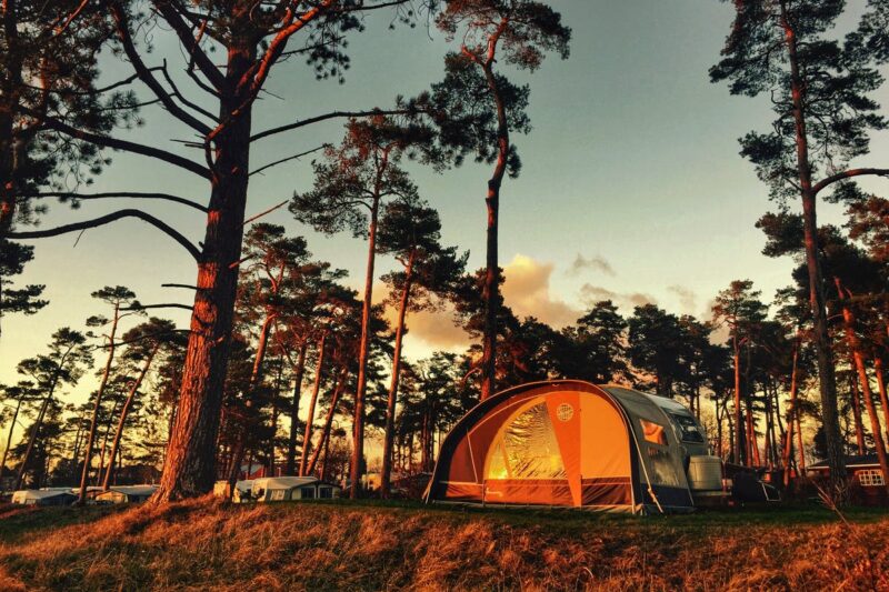 Entspannter Sonnenuntergang auf dem Campingplatz Køge & Vallø