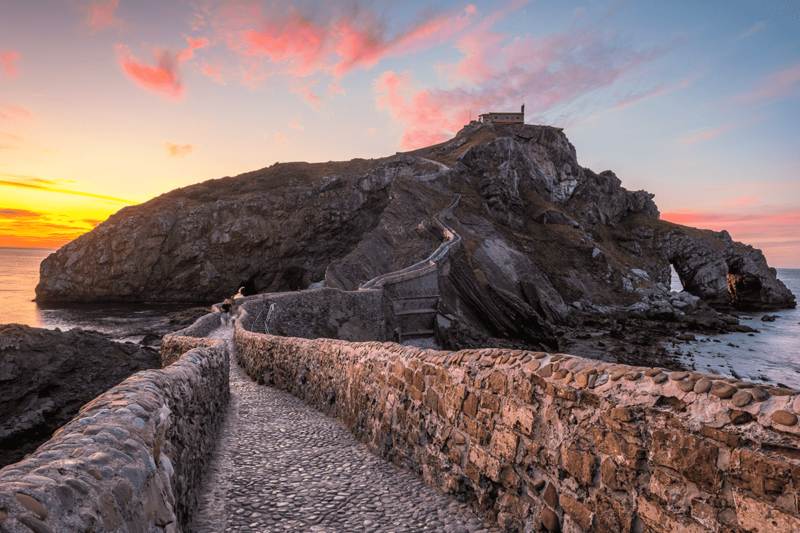 Sonnenuntergang auf der Insel San Juan de Gaztelugatxe