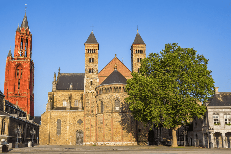 Basilika des Heiligen Servatius am Vrijthof-Platz in Maastricht, Niederlande