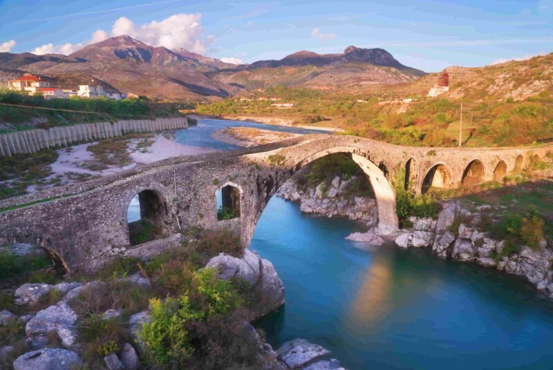 Die alte Mes-Brücke in Shkoder, Albanien