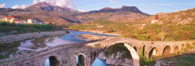 Die alte Mes-Brücke in Shkoder, Albanien