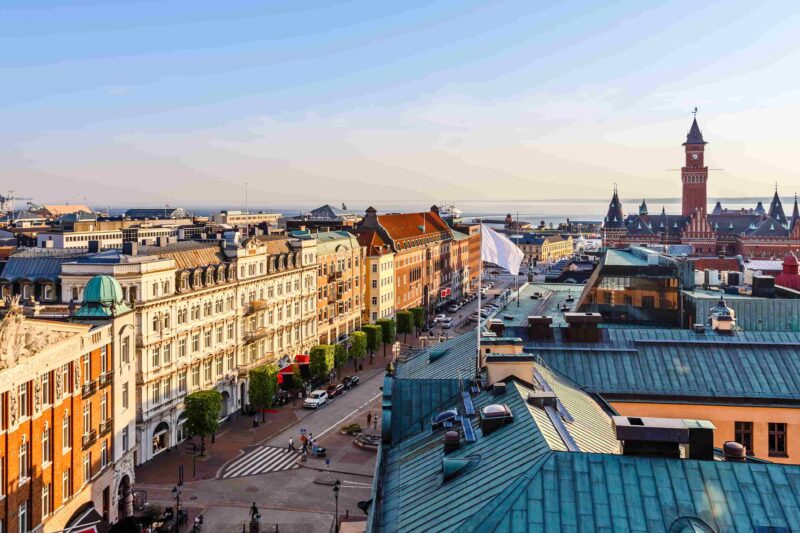 Zentrum von Helsingborg, Stadtpanorama mit Rathausturm, Schweden