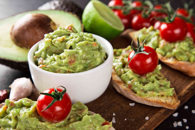 Guacamole mit Brot