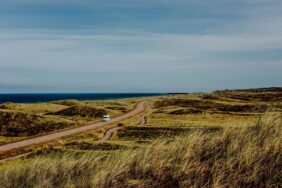 Die malerische Landschaft von Nordjütland mit ihren malerischen Stränden an der Nord- und Ostsee ist ein Genuss. 