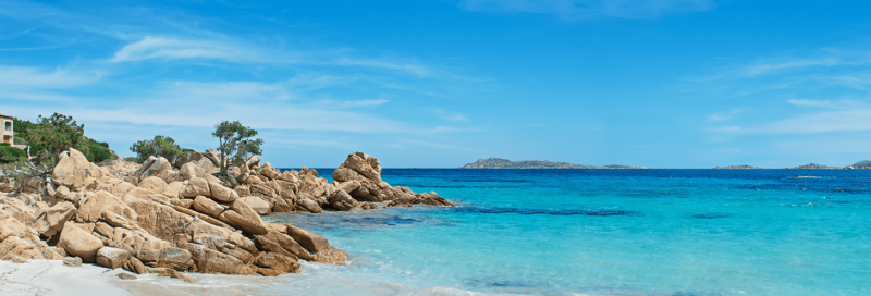 Strand von Capriccioli in Sardinien