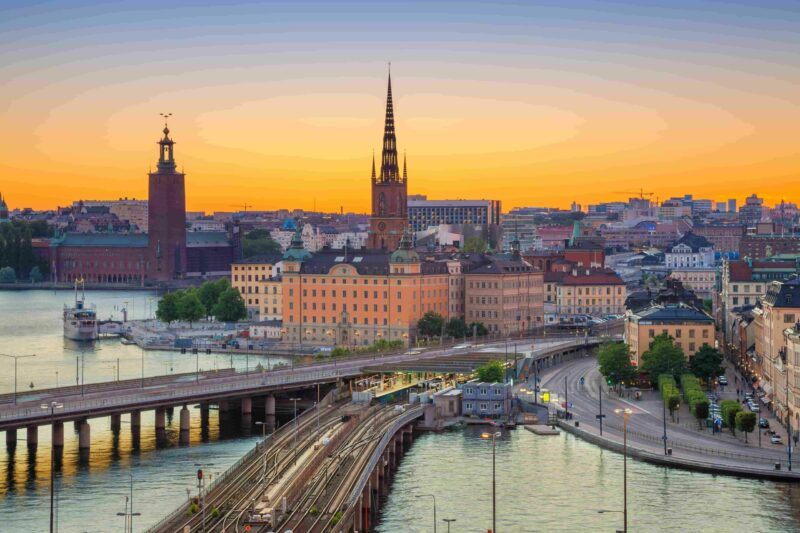 Stadtbildbild von Stockholm, Schweden während des Sonnenuntergangs