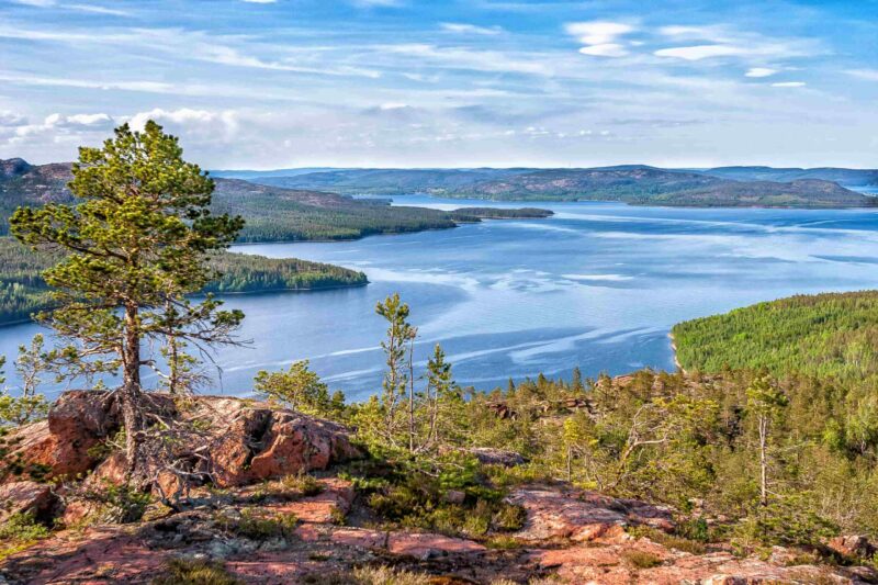 Blick von der Insel Mjaeltoen im Höga Kusten in Nordschweden