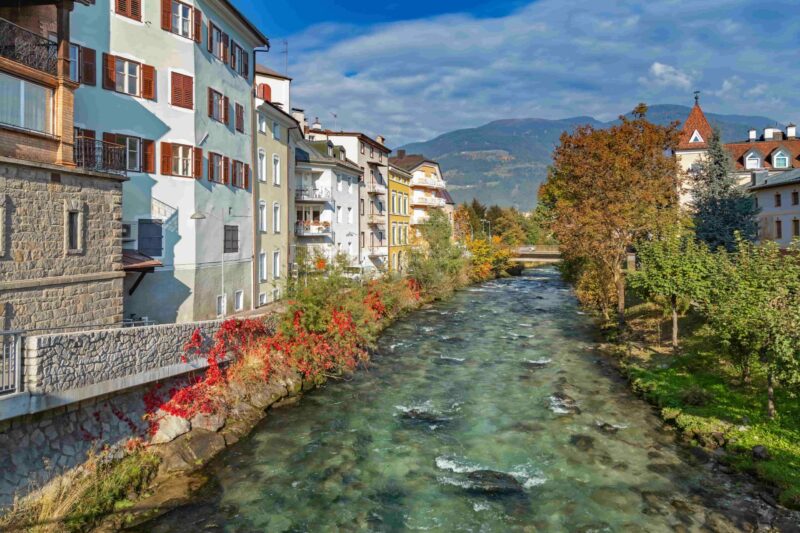 An der Rienz in der Altstadt von Bruneck, Südtirol