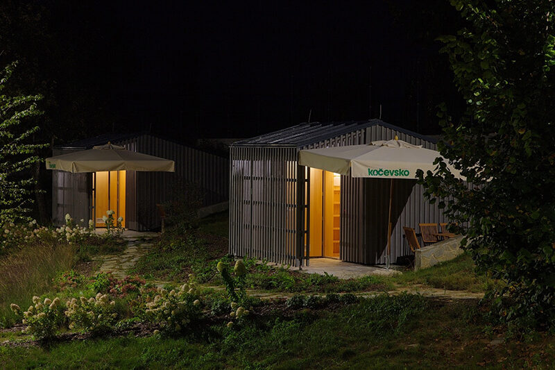 Blick-auf-den-Campingplatz, Campingplatz bei Nacht