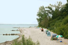 Ahoi Village Fehmarn eröffnet: Charmante Ferienhäuser in einer Dorfidylle