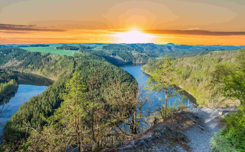 Sonnenuntergang an der Saaleschleife in Thüringen