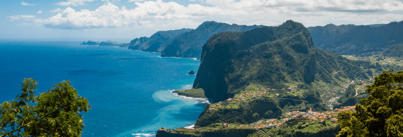 Adlerfelsen an der Nordküste bei Faial, Madeira, Portugal