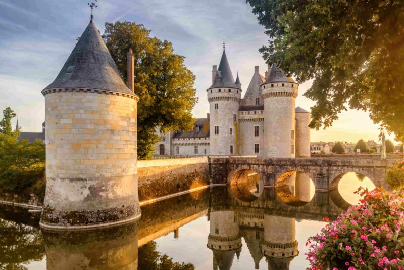 Chateau de Sully-sur-Loire bei Sonnenuntergang, Frankreich