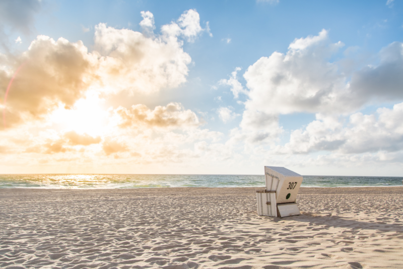 Einzelner Strandkorb bei Sonnenuntergang © Mmphotographie.De