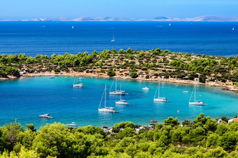 Lässt es sich schöner campen? Der Campingplatz Kosirina auf der Insel Murter. © Croatian National Tourist Board/Aleksandar Gospic