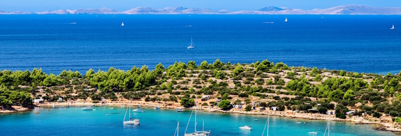 Lässt es sich schöner campen? Der Campingplatz Kosirina auf der Insel Murter. © Croatian National Tourist Board/Aleksandar Gospic