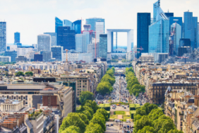 Weiße Raute auf blauem Grund: Neues Verkehrsschild in Frankreich für Busse, Elektroautos & Taxen