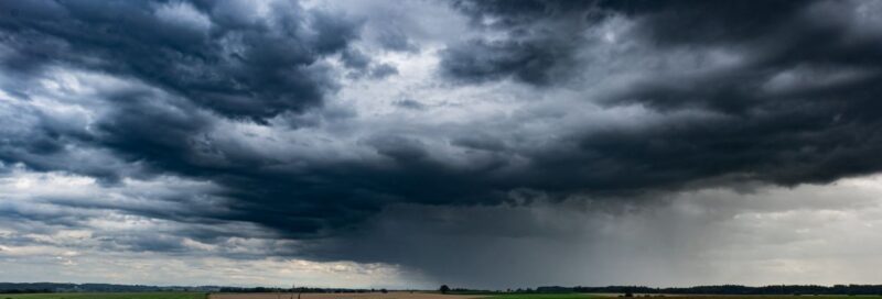 Regenschauer am Horizont